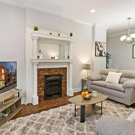 Live The Dream In Wrigleyville's 3br Gem Chicago