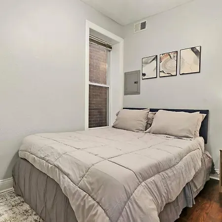 Apartment Live The Dream In Wrigleyville's 3br Gem *