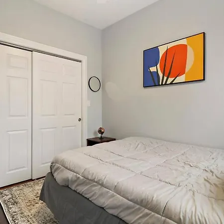 Live The Dream In Wrigleyville's 3br Gem Apartment *