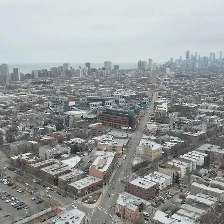 Apartment Live The Dream In Wrigleyville's 3br Gem