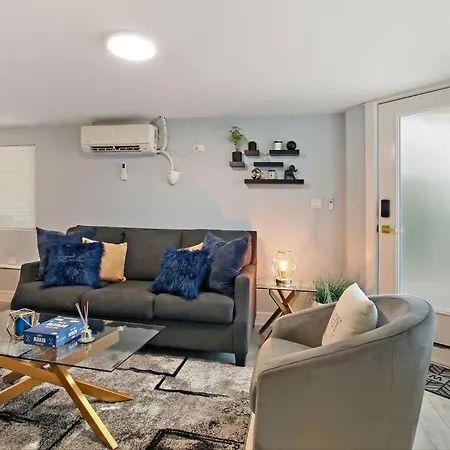 2br Modern And Cozy Apt Logan Square Pet Friendly Apartment *