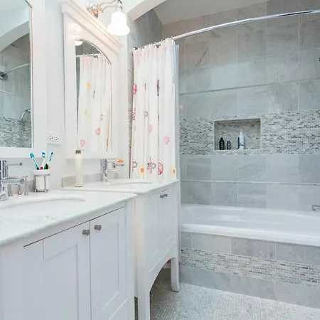 Villa Featured In Socials Luxurious Airbnbs Chicago