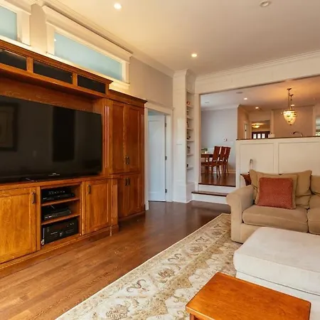Featured In Socials Luxurious Airbnbs Villa Chicago