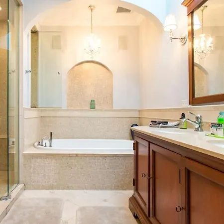 Featured In Socials Luxurious Airbnbs Villa Chicago