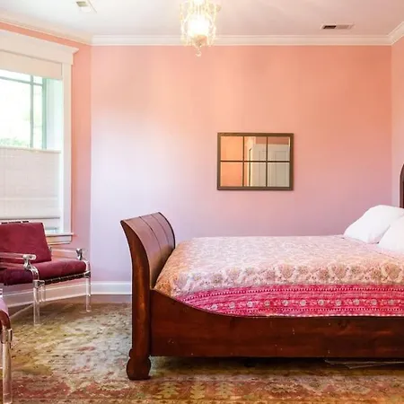 Featured In Socials Luxurious Airbnbs Villa Chicago