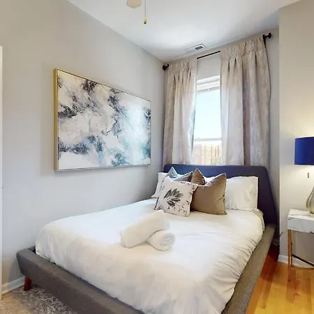 The Cozy Quarters - Sleeps 10 Apartment Chicago