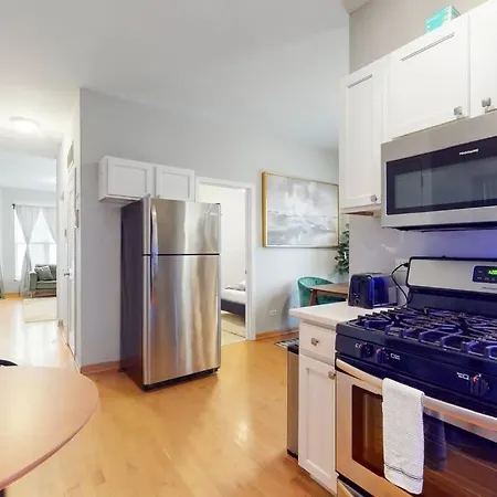 The Cozy Quarters - Sleeps 10 Apartment Chicago