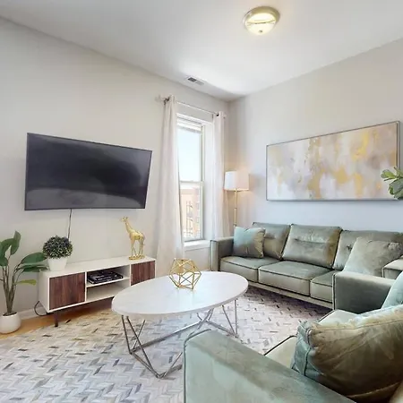The Cozy Quarters - Sleeps 10 * Chicago