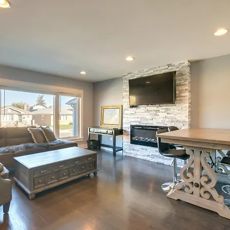 Apartment Updated Vacation With Fireplace!