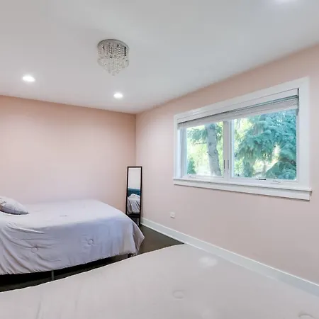 Updated Vacation With Fireplace! * Chicago