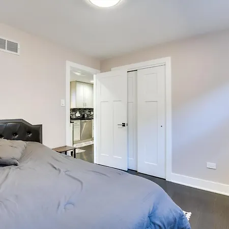 Apartment Updated Vacation With Fireplace!