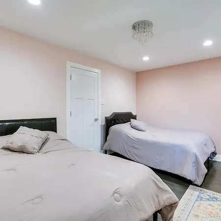Apartment Updated Vacation With Fireplace! Chicago
