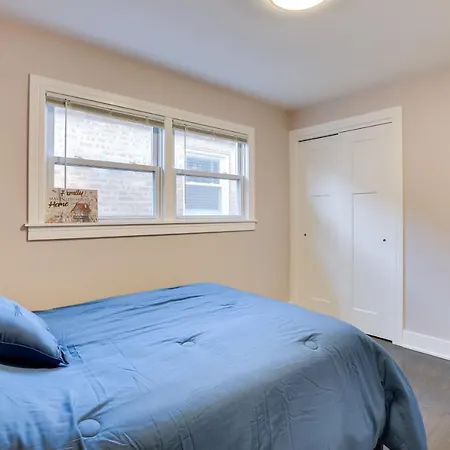 Updated Vacation With Fireplace! Apartment Chicago