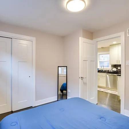 Apartment Updated Vacation With Fireplace! Chicago