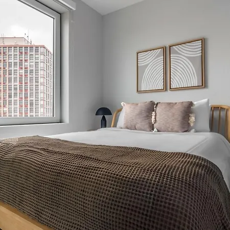 West Town 2br W Dog Run Dog Nr Blue Line Chi-1028 * Chicago
