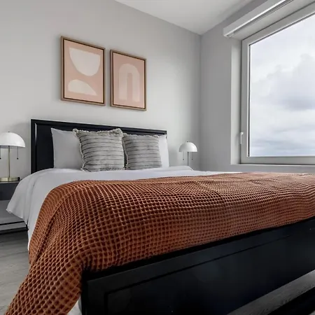 West Town 2br W Dog Run Dog Nr Blue Line Chi-1028 * Chicago