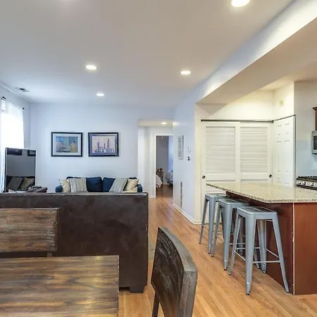 Lincoln Park Living - 2 Holiday home