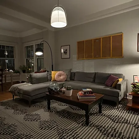 Apartment In Andersonville On Balmoral *