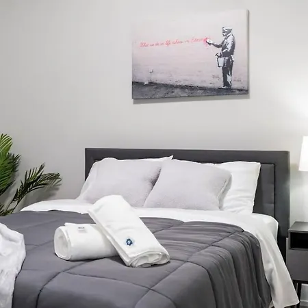 Glamorous 3br 2ba Apt W Stunning Finishes Apartment