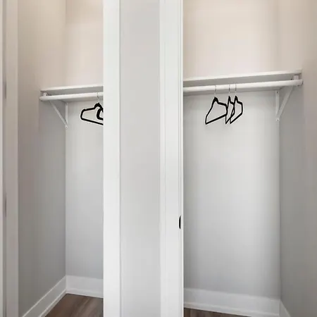 Apartment Glamorous 3br 2ba Apt W Stunning Finishes *