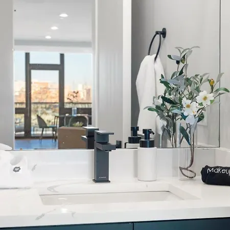 Glamorous 3br 2ba Apt W Stunning Finishes *