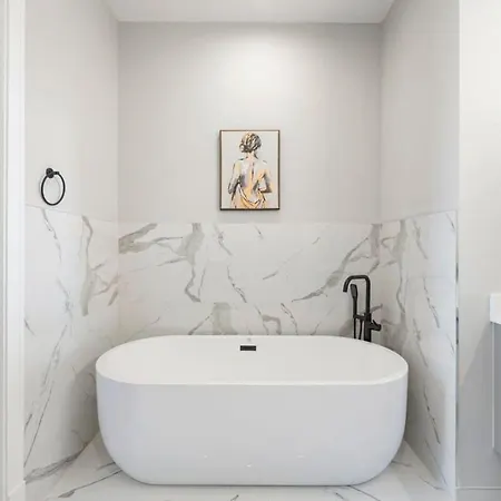 Glamorous 3br 2ba Apt W Stunning Finishes Apartment *