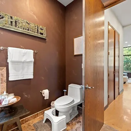 Zen Oasis Of Elegance: Expansive Executive * Chicago