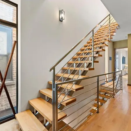 Zen Oasis Of Elegance: Expansive Executive Holiday home *