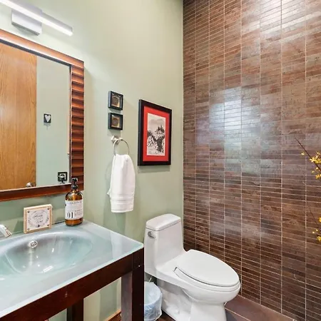 Zen Oasis Of Elegance: Expansive Executive Chicago