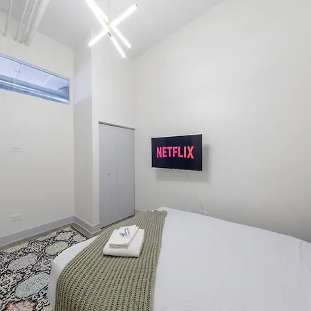 Apartment Group-friendly 5br Sleeps 12 With Billiards, Optional Parking And Gym Access Near Mccormick Place And Soldier Field *