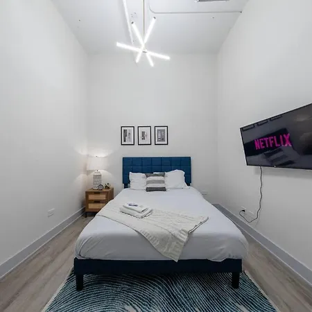 Apartment Group-friendly 5br Sleeps 12 With Billiards, Optional Parking And Gym Access Near Mccormick Place And Soldier Field