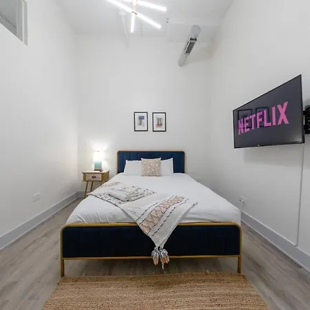 Group-friendly 5br Sleeps 12 With Billiards, Optional Parking And Gym Access Near Mccormick Place And Soldier Field * Chicago