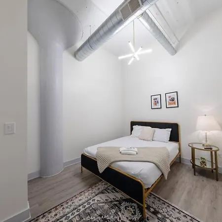 Apartment Group-friendly 5br Sleeps 12 With Billiards, Optional Parking And Gym Access Near Mccormick Place And Soldier Field
