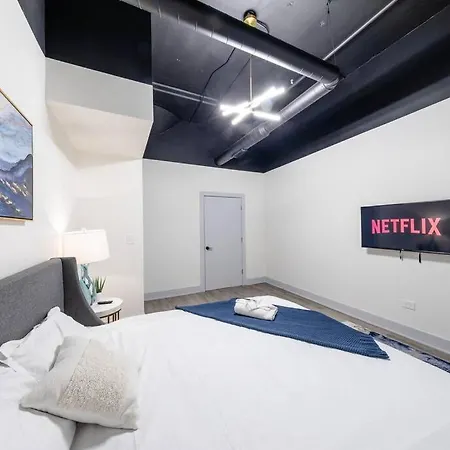 Apartment Group-friendly 6br Luxury In Prime South Loop Location With Optional Parking And Gym Access Near Mccormick Place, Soldier Field And Grant Park