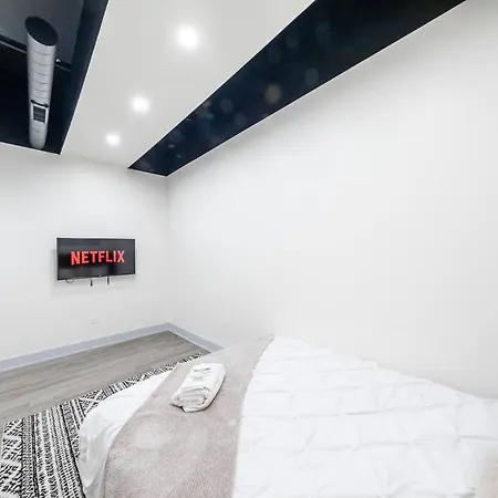 Apartment Group-friendly 6br Luxury In Prime South Loop Location With Optional Parking And Gym Access Near Mccormick Place, Soldier Field And Grant Park *