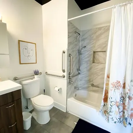 Mccormick 2br-2ba For 8 Guests With Optional Parking & Gym