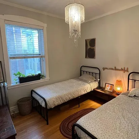 In Andersonville On Balmoral Apartment