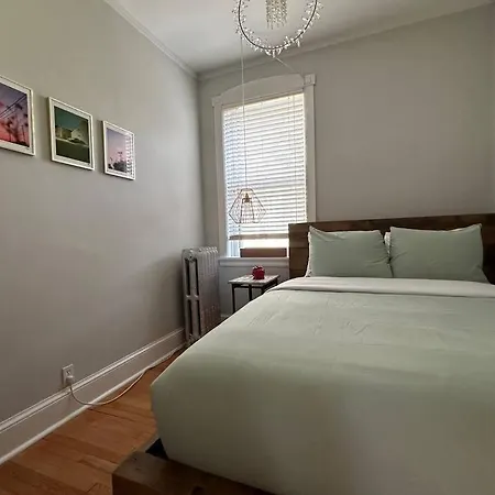 Apartment In Andersonville On Balmoral Chicago