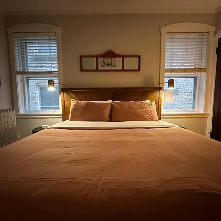 Apartment In Andersonville On Balmoral *