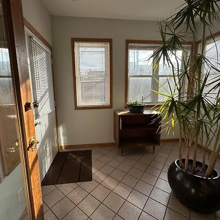 In Andersonville On Balmoral Apartment