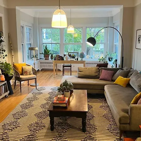 Apartment In Andersonville On Balmoral Chicago