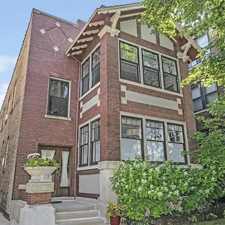 In Andersonville On Balmoral Apartment