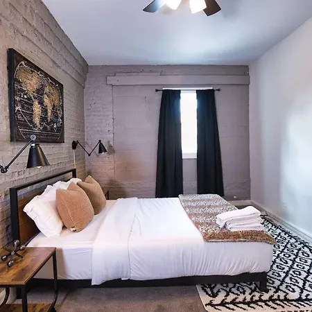 Apartment Huge 4br With Pool Table Downtown Retreat Good For Groups Sleeps 10 Near Mccormick Place And Field Museum *