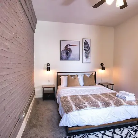 Apartment Huge 4br With Pool Table Downtown Retreat Good For Groups Sleeps 10 Near Mccormick Place And Field Museum