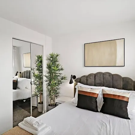 Merged Well-Equipped 2Br Apartment - The Blackwood 400 Apartment *