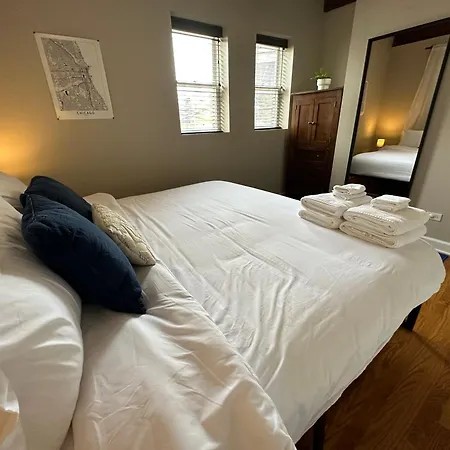 Trendy Wicker Park Loft With Parking Holiday home *