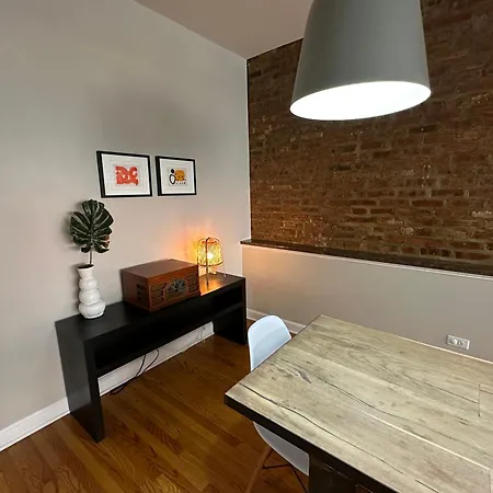 Trendy Wicker Park Loft With Parking *