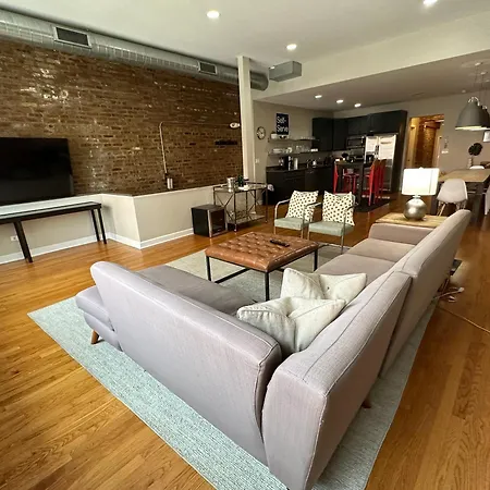 Trendy Wicker Park Loft With Parking Holiday home Chicago