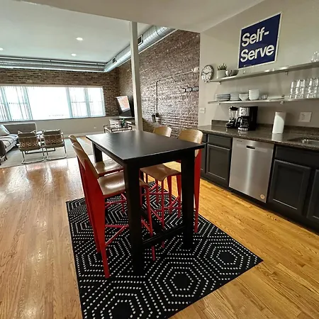 Holiday home Trendy Wicker Park Loft With Parking *