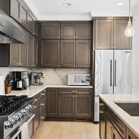 Holiday home Luxe Sfh Bucktown Retreat With Garage Parking